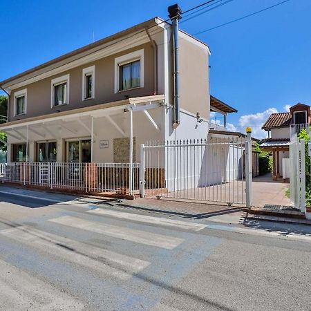 Il Pineto Paestum Food & Rooms Екстериор снимка