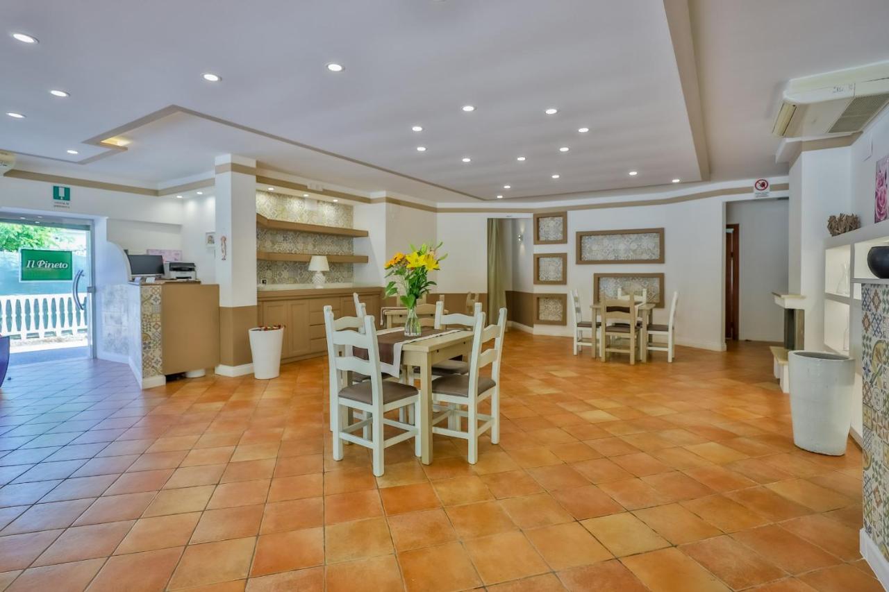 Il Pineto Paestum Food & Rooms Екстериор снимка